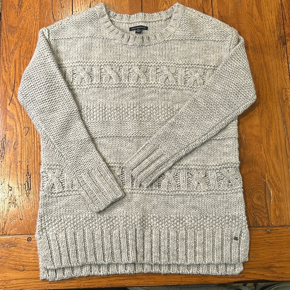 American Eagle crewneck sweater NWOT